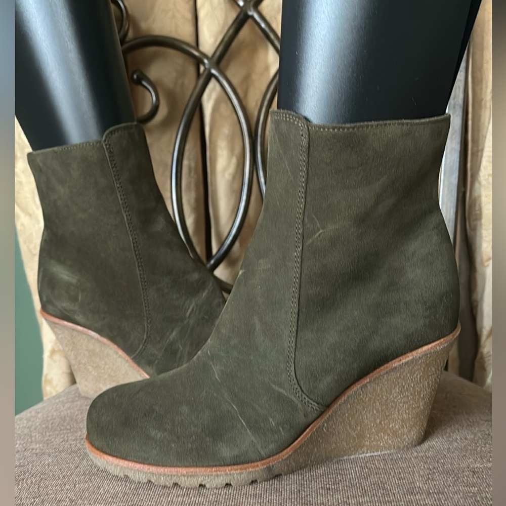 New women’s Sz 6.5 La Canadienne green suede wedge business casual booti…